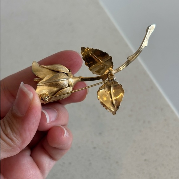 VTG LONG STEM ROSE Brooch Pin gold tone metal flower Fashion Costume Jewelry - Picture 5 of 5